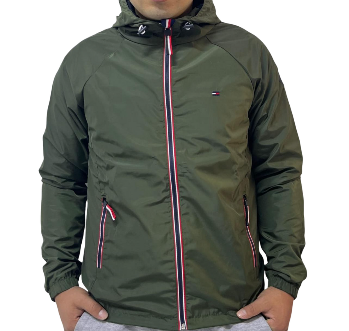 Casaca TH Hombre con Capucha Impermeable